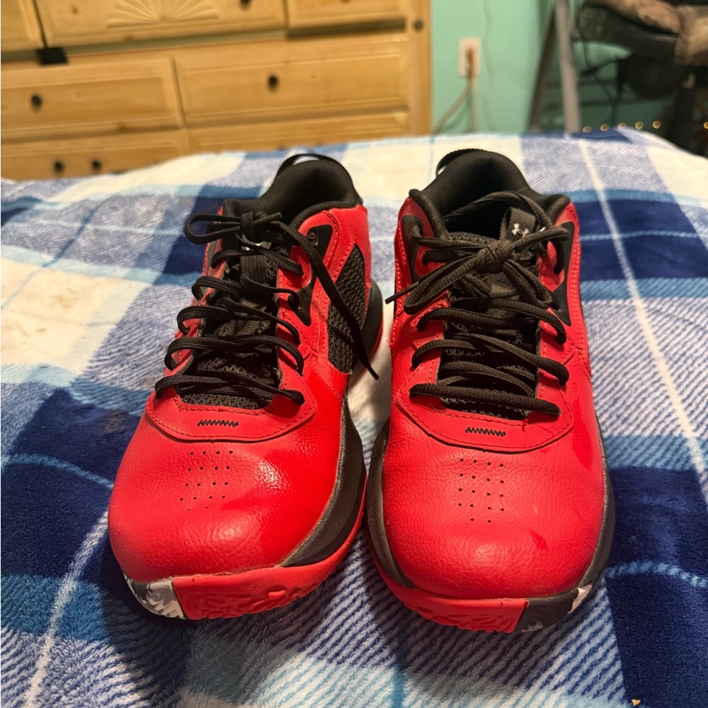 Under Armour Men's Red basketball shoes